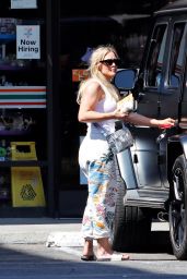 Hilary Duff in Comfy Outfit 08 18 2022   - 87
