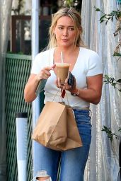 Hilary Duff - Out in the 90210 in Beverly Hills 08/16/2022