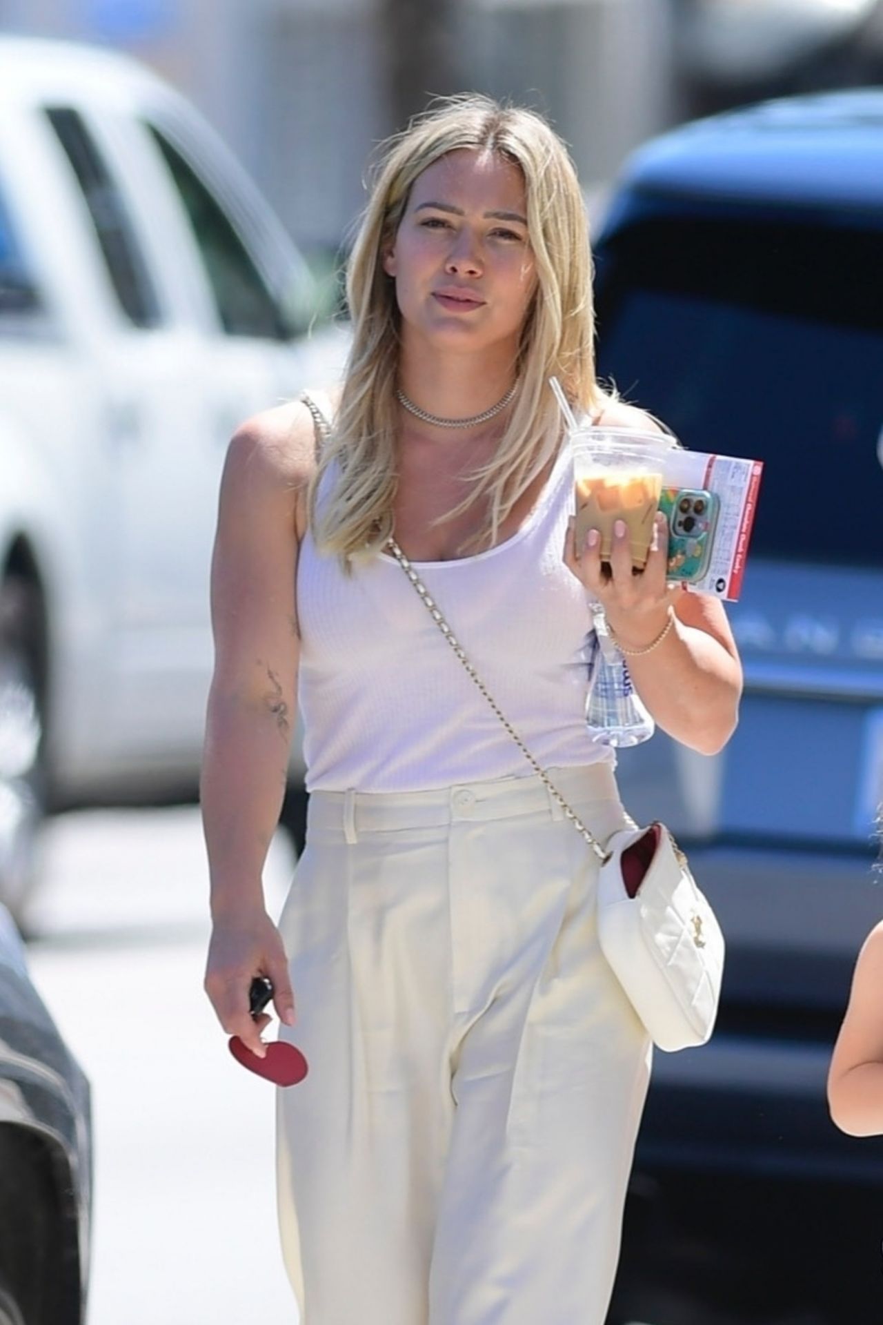 Hilary Duff Out in Hollywood February 22, 2008 – Star Style