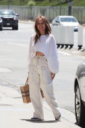 Jennifer Lopez - Arriving at the Studio in Santa Monica 08/07/2022