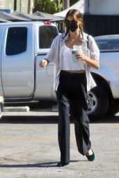 Kaia Gerber - Exiting Tailwaggers Pet Store in La 08/25/2022