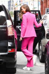 Karlie Kloss is Stylish - New York 08/17/2022