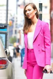 Karlie Kloss is Stylish   New York 08 17 2022   - 79