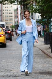 Karlie Kloss Looking Stylish in a Light Blue Suit in Manhattan’s SoHo Area 08/18/2022