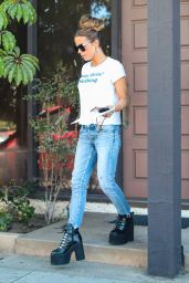 Kate Beckinsale Street Style 08/23/2022