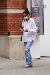 Katie Holmes Casual Style - New York 08/10/2022