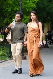 Katie Holmes   Washington Square Park in NY 08 06 2022   - 35