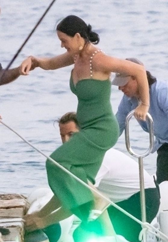 Katy Perry in an Emerald Green Dress in Nerano 08/24/2022
