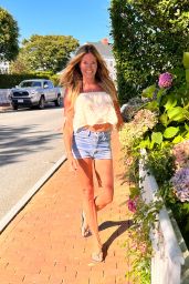 Kelly Bensimon in Summer Outfit - Nantucket 08/18/2022