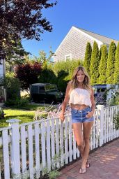 Kelly Bensimon in Summer Outfit - Nantucket 08/18/2022