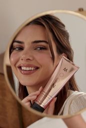 Kendall Jenner - Moon Rose Mint Collection 2022