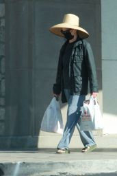 Kim Basinger at Pet Shop in Woodland Hills 08/22/2022