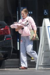 Kristen Bell   Shopping in Los Angeles 08 21 2022   - 31