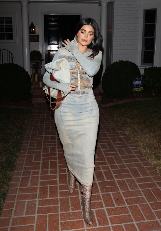 Kylie Jenner - Leaving the 818 Tequila Investor