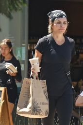 Lisa Rinna   Grocery Shopping at Erewhon Market in Studio City 08 26 2022   - 40
