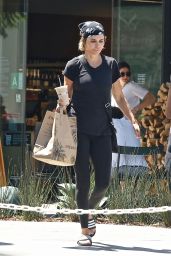 Lisa Rinna   Grocery Shopping at Erewhon Market in Studio City 08 26 2022   - 73