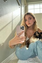 Lizzy Greene 08 16 2022   - 99