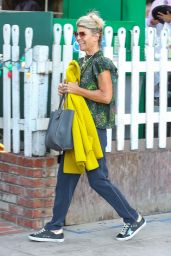 Lori Loughlin at The Ivy in Beverly Hills 08 17 2022   - 7