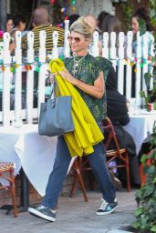 Lori Loughlin at The Ivy in Beverly Hills 08 17 2022   - 78