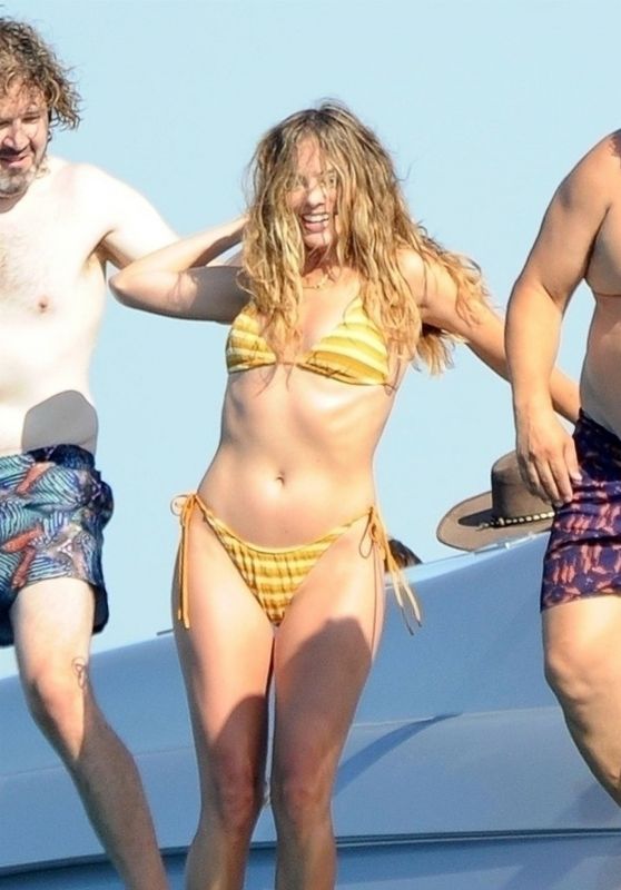 Margot Robbie in a Bikini 08/07/2022