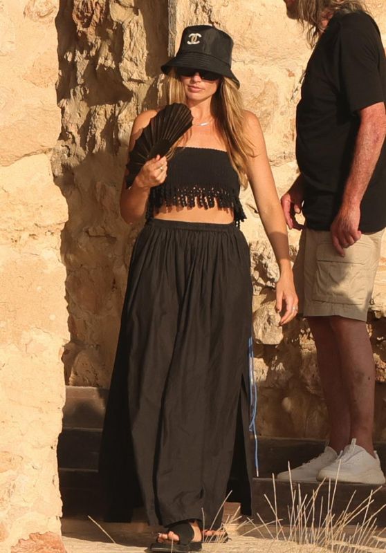 Margot Robbie - Out in Spain 08/11/2022