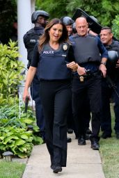 Mariska Hargitay - "Law and Order: Special Victims Unit" Set in Queens 08/22/2022