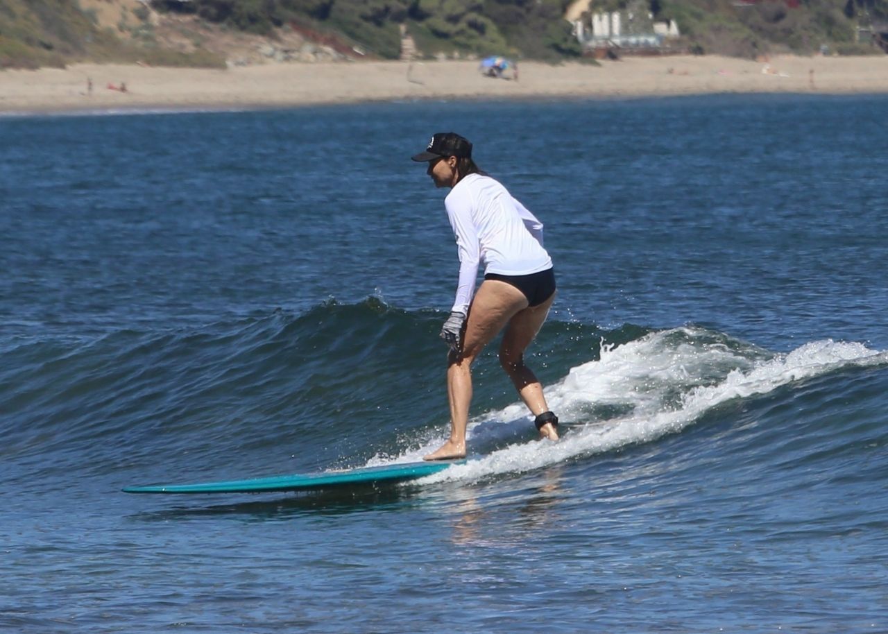 Minnie Driver at the Beach Surfing in Malibu 08/11/2022 • CelebMafia