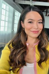 Miranda Cosgrove 08 19 2022   - 24