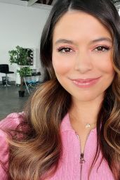 Miranda Cosgrove 08 19 2022   - 85