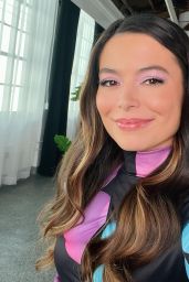 Miranda Cosgrove 08 19 2022   - 1