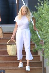 Pamela Anderson - Shopping in Malibu 08/22/2022
