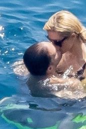 Paris Hilton and Carter Reum in Positano 08 10 2022   - 21