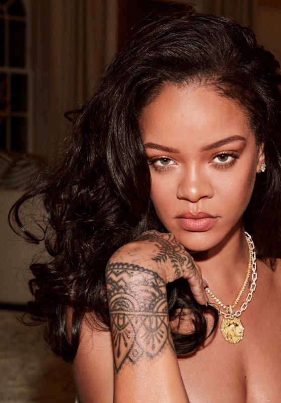 Rihanna 08/12/2022