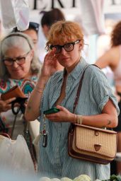 Rumer Willis - Shopping at the Farmers Market in West Hollywood 08/07/2022