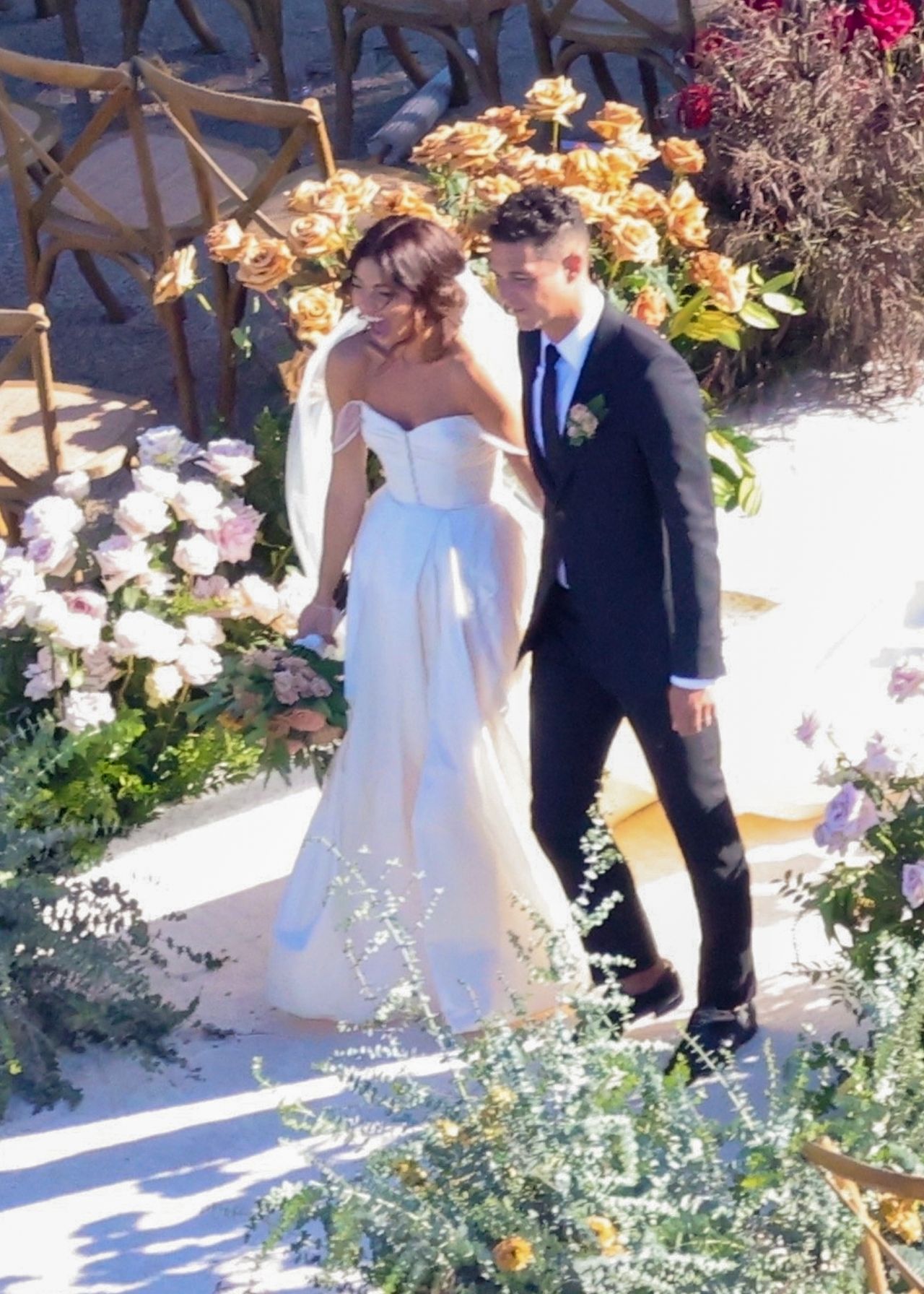 Sarah Hyland and Wells Adams - Getting Married in a California Wine ...