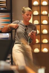 Sofia Richie - Shopping at Geary