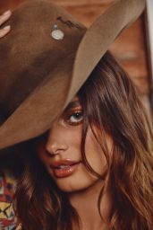 Taylor Hill   Coveteur August 2022   - 21