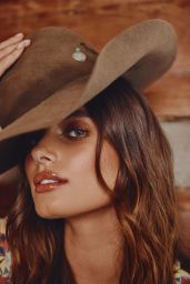 Taylor Hill   Coveteur August 2022   - 6