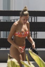 Zara McDermott in a Bikini 08/03/2022