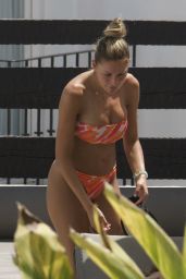 Zara McDermott in a Bikini 08/03/2022