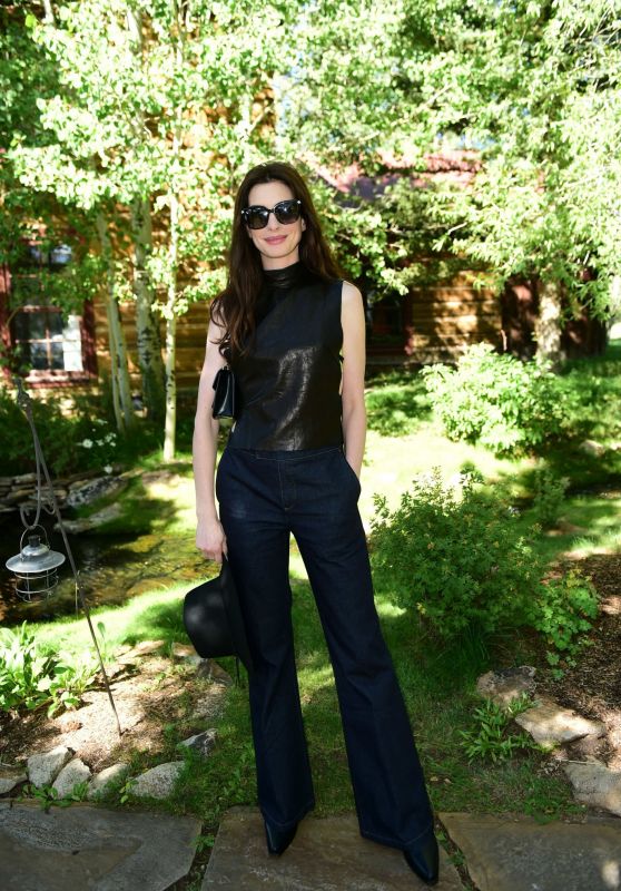 Anne Hathaway  Telluride Film Festival 09 02 2022   - 61