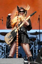 Avril Lavigne - Performs at 2022 iHeartRadio Music Festival in Las Vegas 09/24/2022
