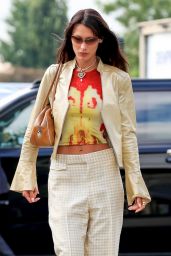 Bella Hadid – Arriving at a Vogue Show in New York 09/12/2022