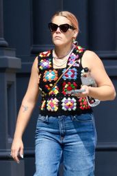 Busy Philipps Wearing the Floral Knitted Top 09/08/2022
