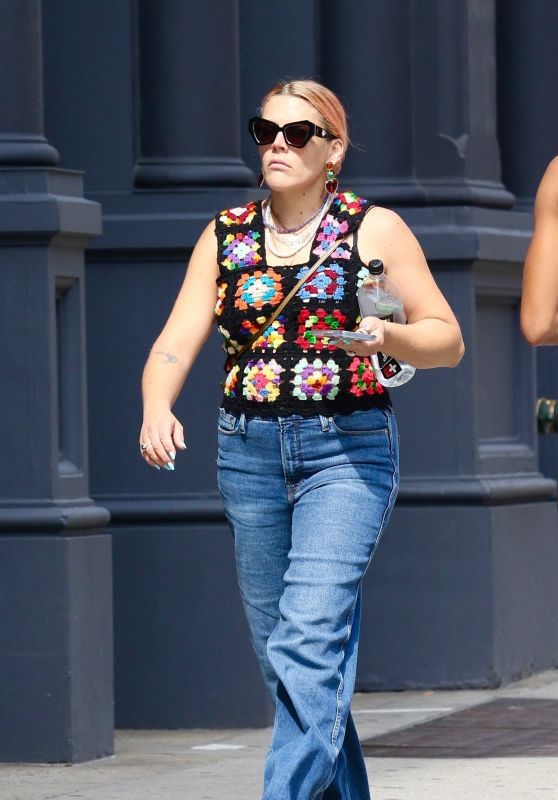 Busy Philipps Wearing the Floral Knitted Top 09/08/2022
