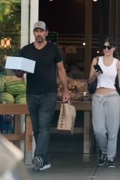 Camila Morrone - Out to Bristol Farms in Los Angeles 09/18/2022