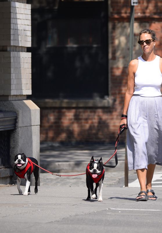 Christy Turlington - Out in New York 09/18/2022