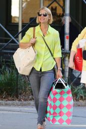 Claire Danes Carrying a Huge Bag While Shopping in NYC 09/15/2022
