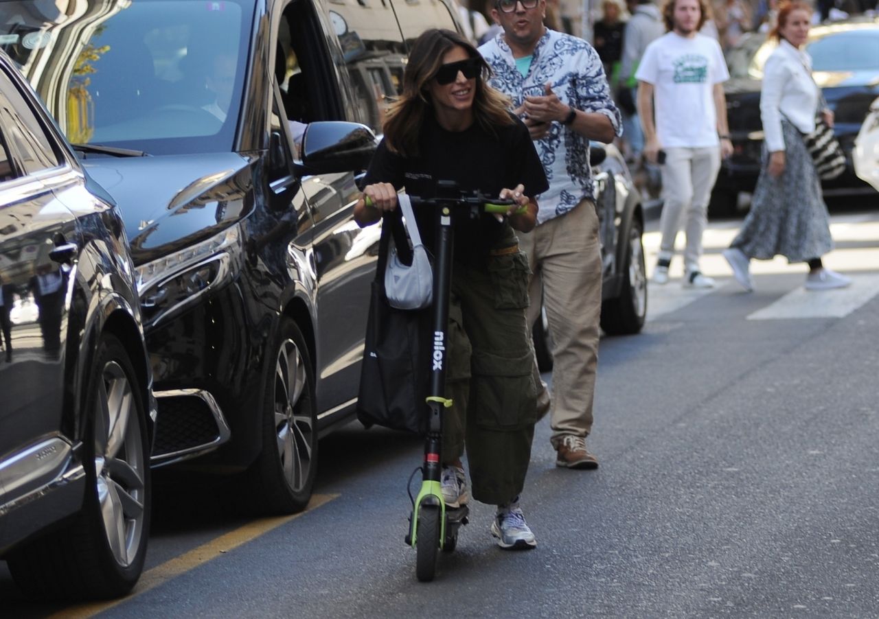 Elisabetta Canalis - Scooter Ride in Milan 09/20/2022 • CelebMafia