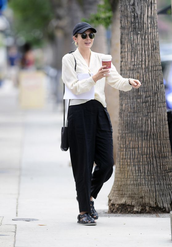 Elizabeth Olsen - Out in Los Angeles 09/08/2022
